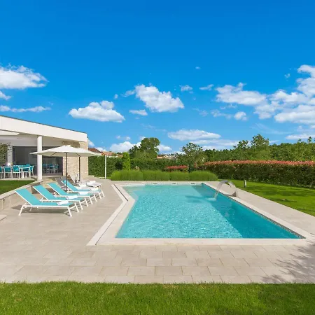 Modern In With Swimming Pool * Kringa
