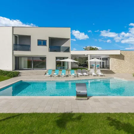 Willa Modern In With Swimming Pool