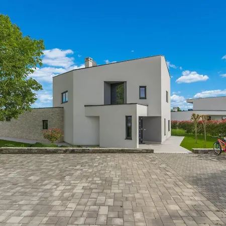 Modern In With Swimming Pool Villa *