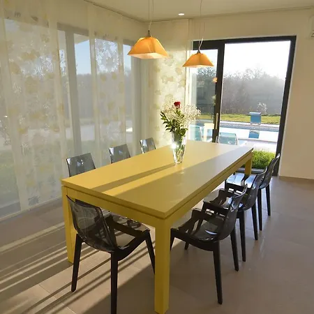Villa Modern In With Swimming Pool