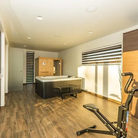 Villa Modern In With Swimming Pool Kringa