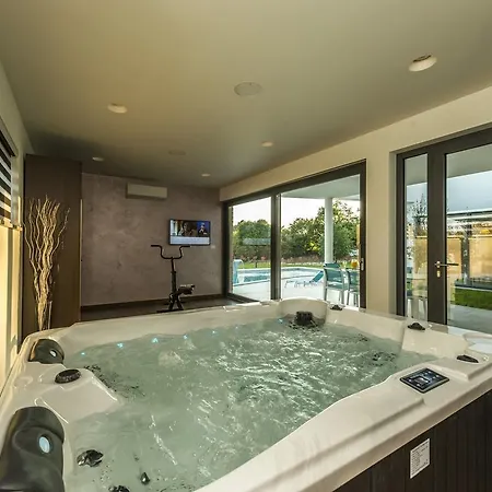 Modern In With Swimming Pool
