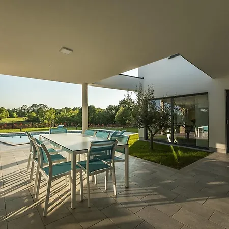 Modern In With Swimming Pool Kringa