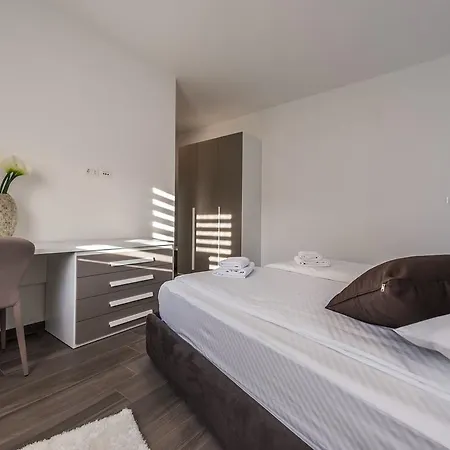 Modern In With Swimming Pool Kringa