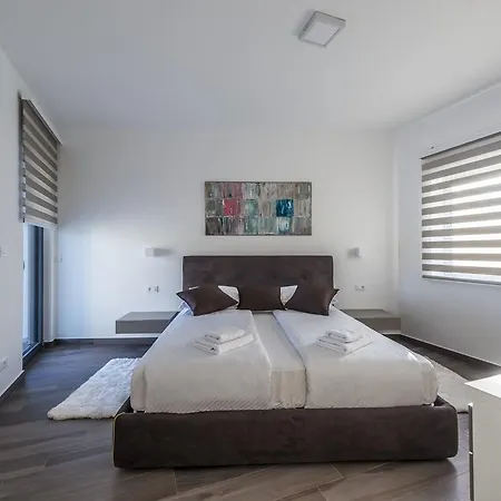 Villa Modern In With Swimming Pool Kringa