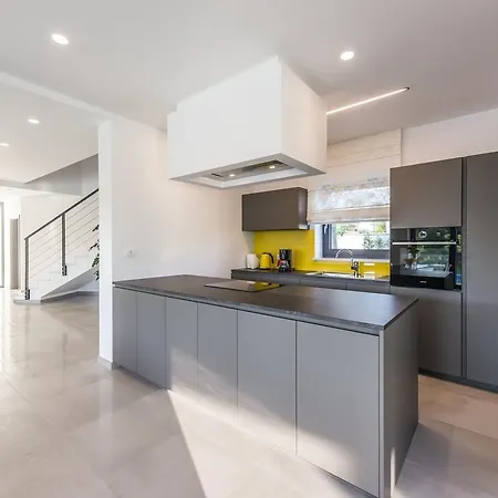 Villa Modern In With Swimming Pool