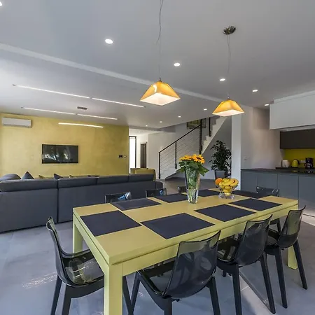 Modern In With Swimming Pool