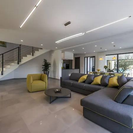 Villa Modern In With Swimming Pool