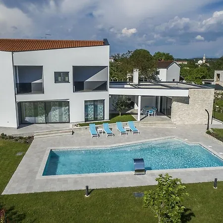 Villa Modern In With Swimming Pool