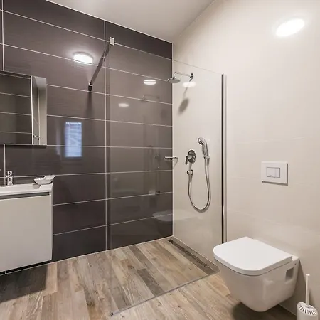 Villa Modern In With Swimming Pool Kringa